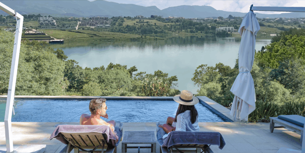 SHITET VILË ELITARE LAKE SHORE RESIDENCE 📍 Vija e Parë pranë Liqenit të Farkës, Tiranë