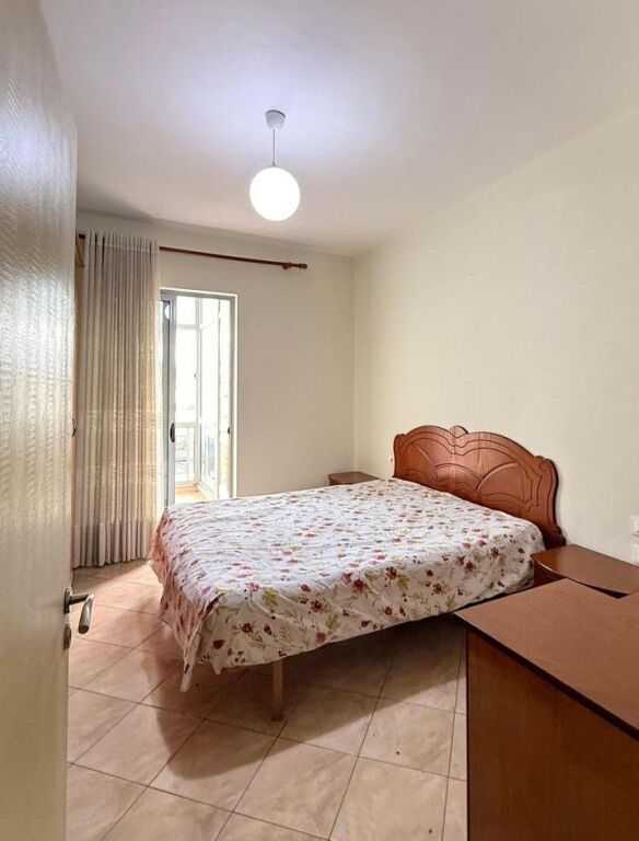 📌Shitet Apartament 1+1 – Rruga Ali Demi (pranë Tregut të Ri Elektrik)