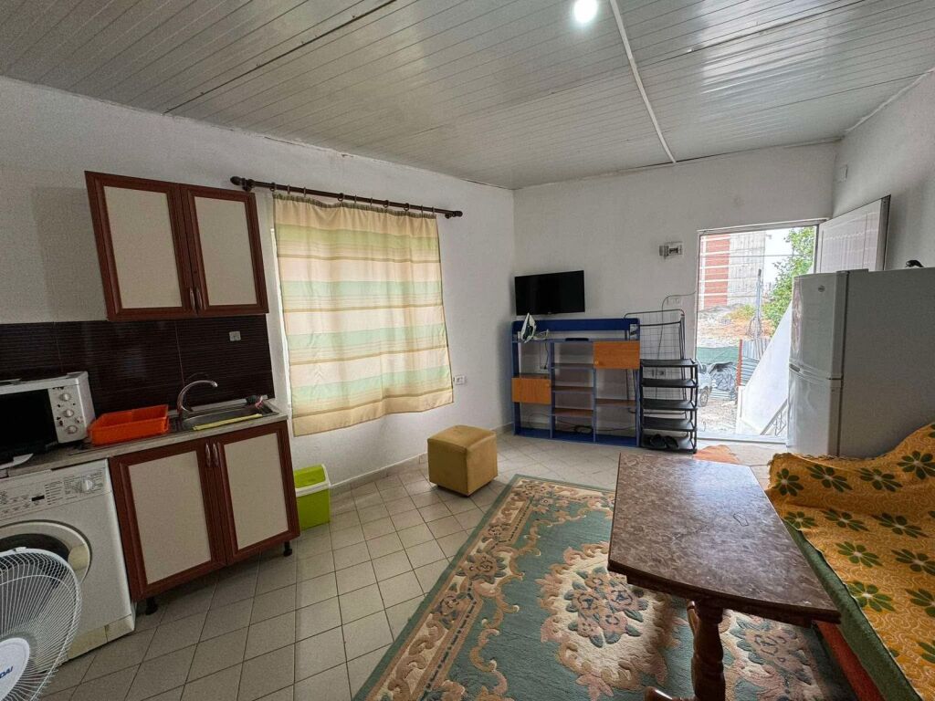 GARSIONERE 22000 LEKE.BULEVARDI I RI
