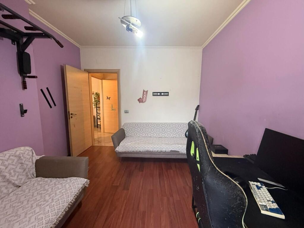 Shitet Apartament 2+1