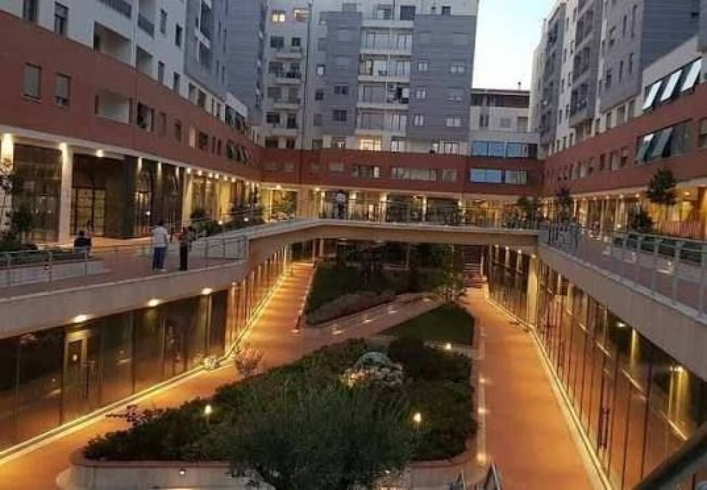 Shitet Apartament 2+1