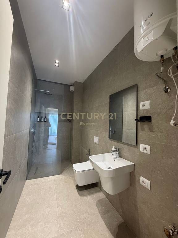 Apartament luksoz 1+1 per qira tek Rruga e Barrikadave