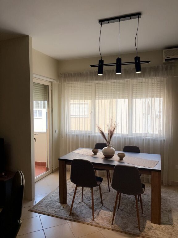 Apartament Me Qera 1+1 Tek Komuna e Parisit (ID B2101745) Tirane