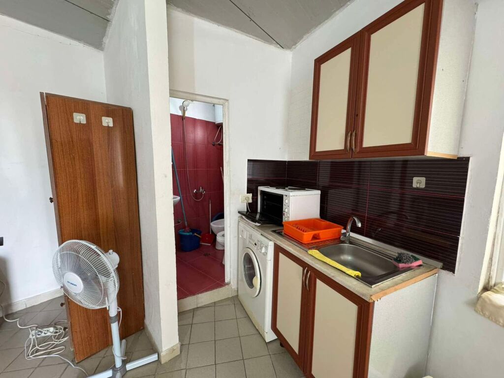 GARSIONERE 22000 LEKE.BULEVARDI I RI