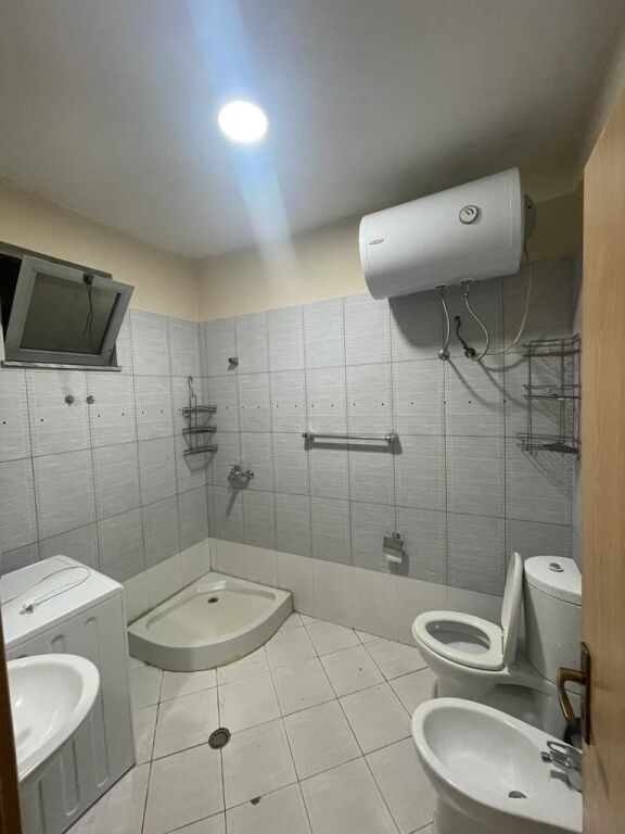 Apartament 2+1+2 + Ballkon me qira – Rruga Teodor Keko, Astir !