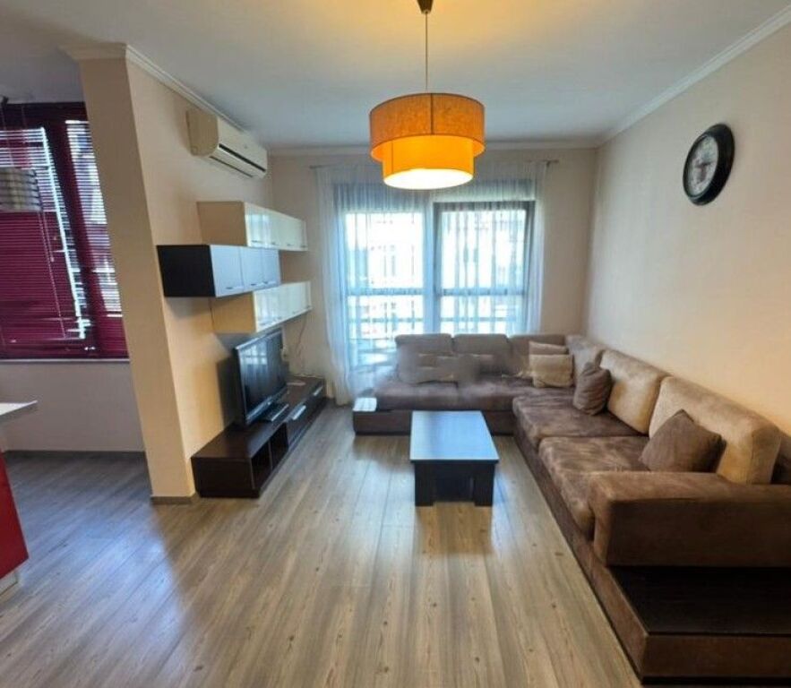 Jepet me Qira Apartament 2+1+2 në Rrugën e Kosovarëve