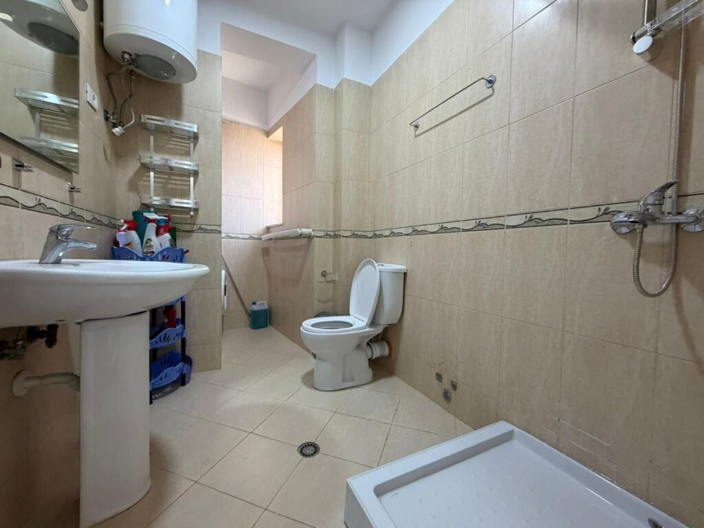 Apartment 1+1 for rent at Komuna e Parisit.