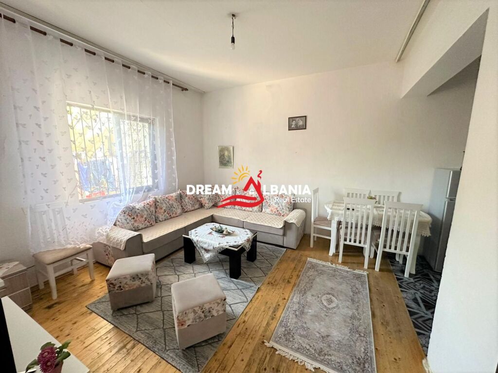 Shitet vile 2 kateshe ne fund te rruges Jordan Misja, prane shinave te Trenit (ID 4151100)
