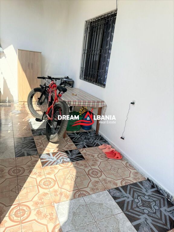 Shitet vile 2 kateshe ne fund te rruges Jordan Misja, prane shinave te Trenit (ID 4151100)
