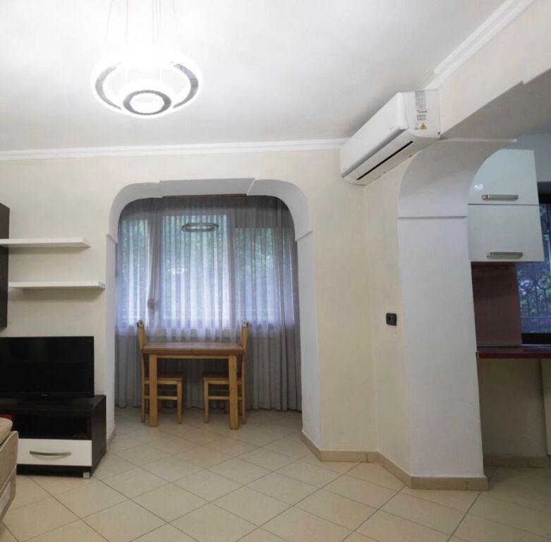 Apartament 2+1 me qera Materniteti i Ri