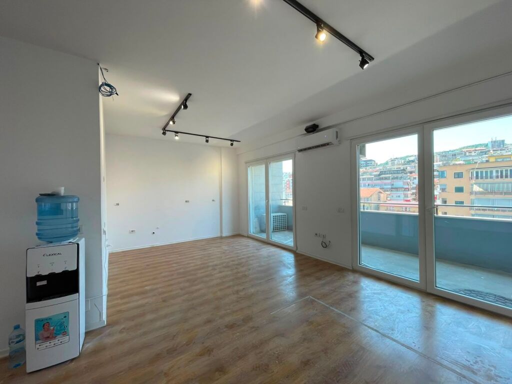 OFFICE FOR RENT NEAR KRISTAL CENTER