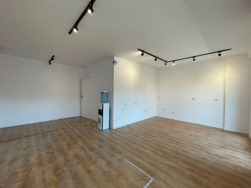 Office space for rent at Kristal Center, Paris Commune
