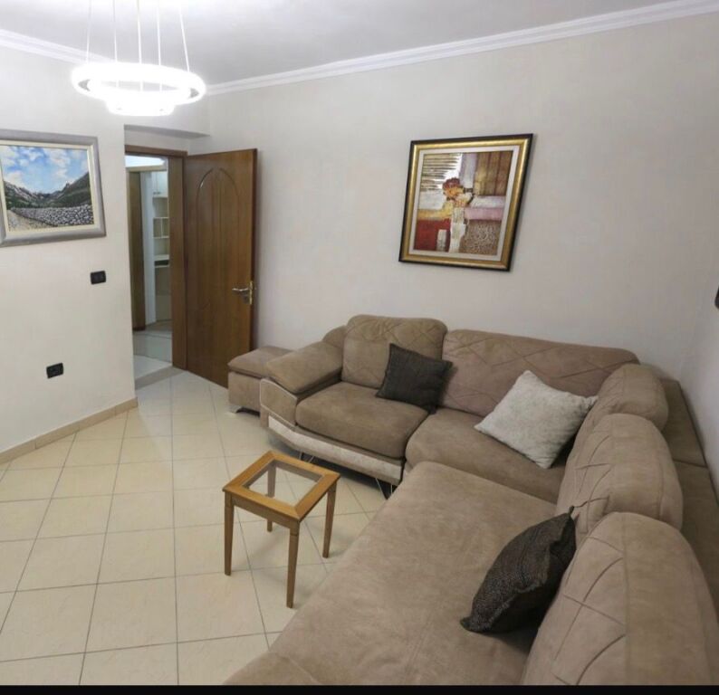 Apartament 2+1 me qera Materniteti i Ri