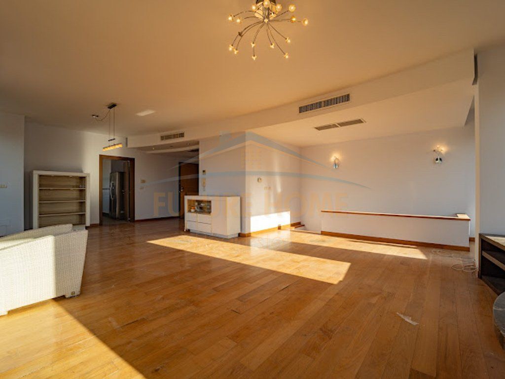 Qera, Duplex+2 Poste Parkimi, Rruga e Elbasanit