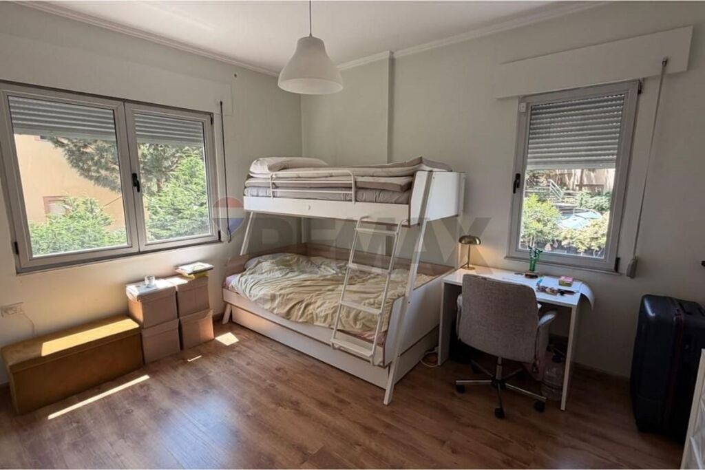 Shitet Apartament 3+1+2+Post Parkimi Te Rruga Peti
