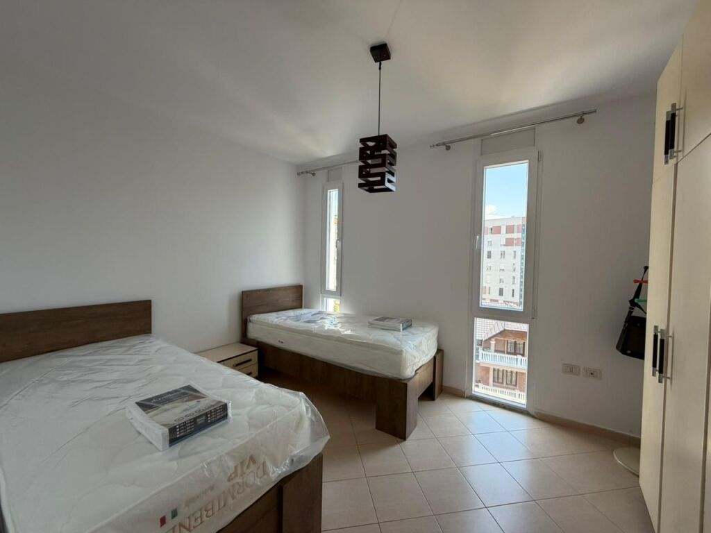 Apartment 1+1 for rent at Komuna e Parisit.