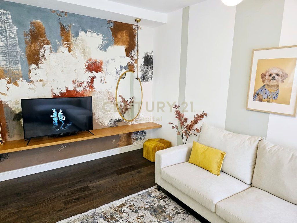 Apartament te Sheshi Skenderbej per shitje!