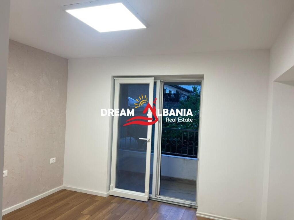 Jepet Ambient Biznesi ne zonen e Brrylit prane Maternitetit te Ri (ID 42611555)