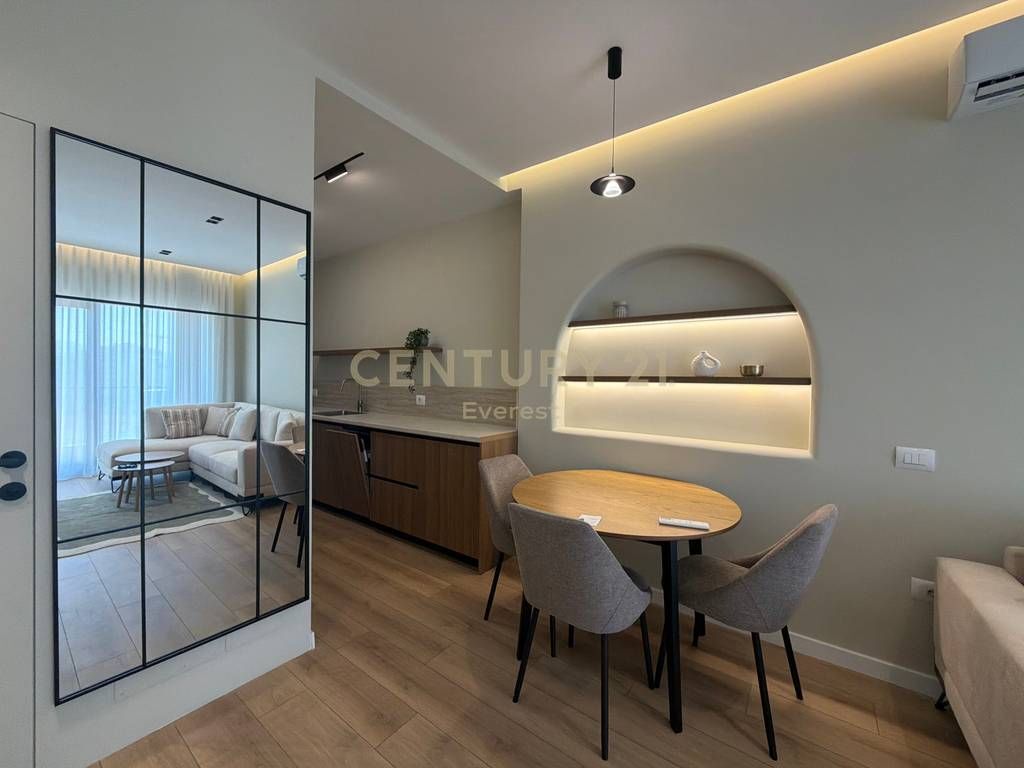 Apartament luksoz 1+1 per qira tek Rruga e Barrikadave
