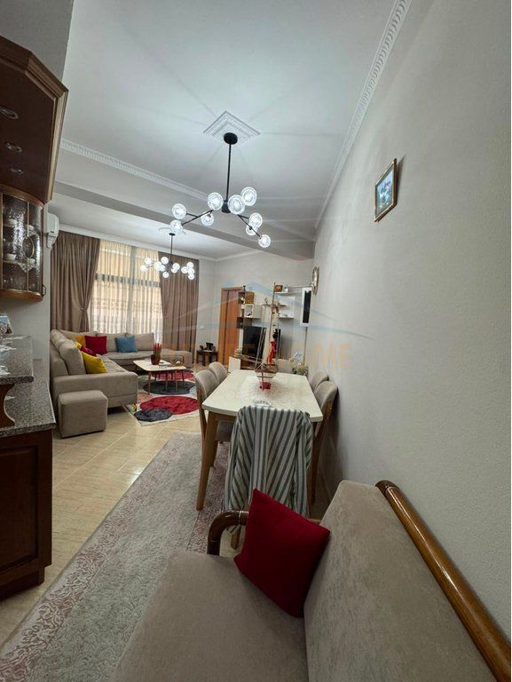 Shitet, Apartament 3+1+2, Rruga e Kavajës, Tirane