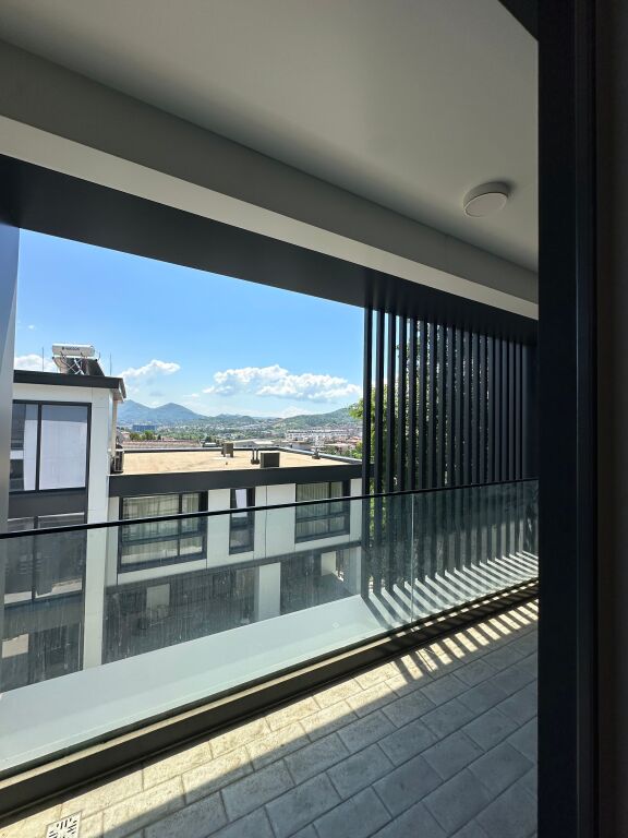 Apartament 3+1 per shitje pranë Pallatit te Brigadave.
