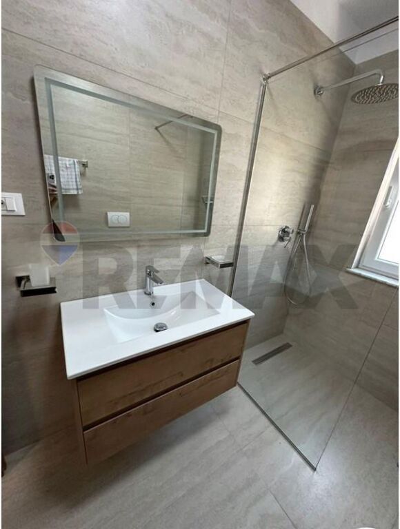 2+1 apartment for rent on Elbasani Street!