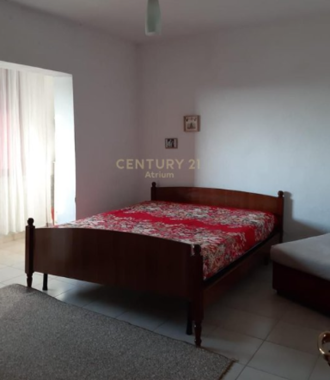 POLIGRAFIKU NE SHKOZE, APARTAMENT 1+1, ME QIRA