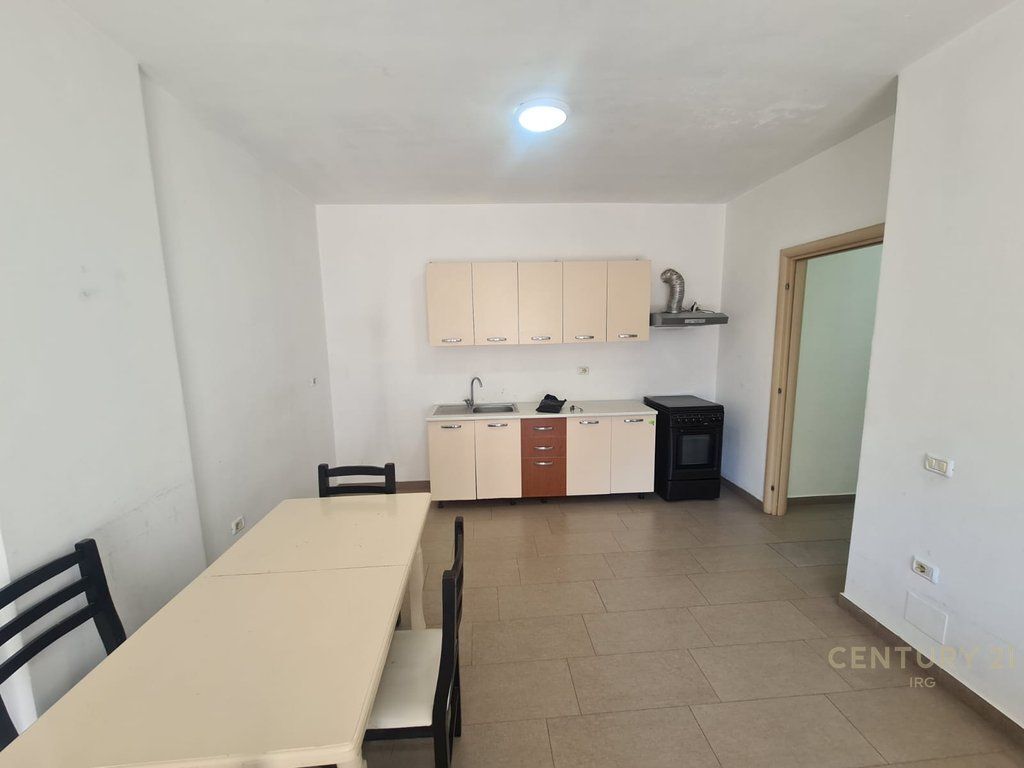 APARTAMENT 2+1+2 TE UNAZA E RE! 163,000 €