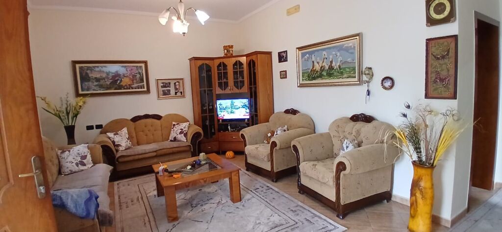 Casa privata 2+1, in affitto  Bishti Kalldremit, Vlore