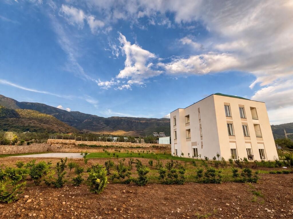 Jeto Qetësinë e Himarës– Apartamente të Reja në shitje në Mes të Natyrës”