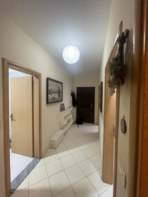 Apartament 2+1+2 + Ballkon me qira – Rruga Teodor Keko, Astir !