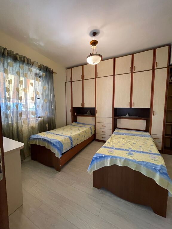 🏡 APPARTAMENTO IN AFFITTO 2+1 + BALCONE – Tribunale, Durrës