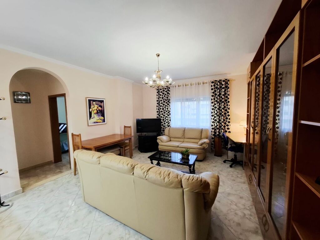 Jepet Me Qera Apartament 1+1+1 Ballkon