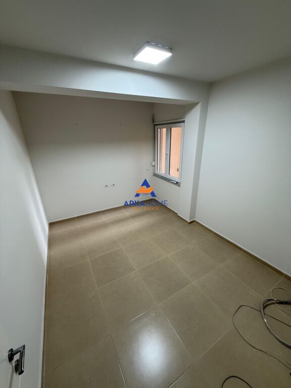 OFFICE FOR RENT 93M2 "KOSOVARVE STREET, NEAR CONAD" 1000 EURO