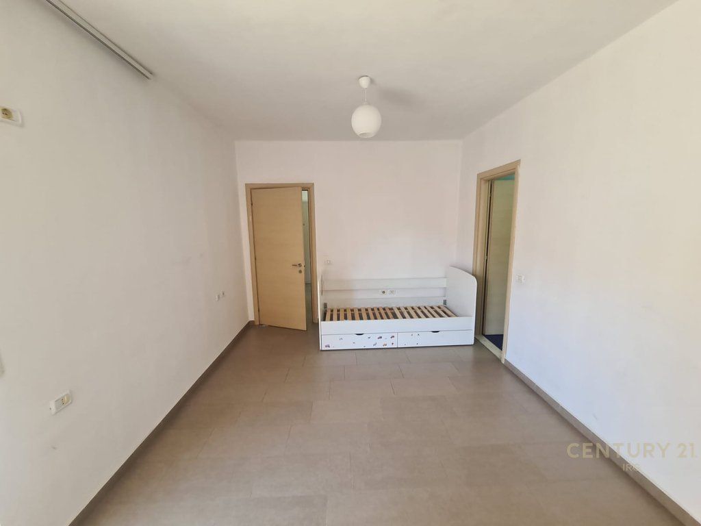 APARTAMENT 2+1+2 TE UNAZA E RE! 163,000 €