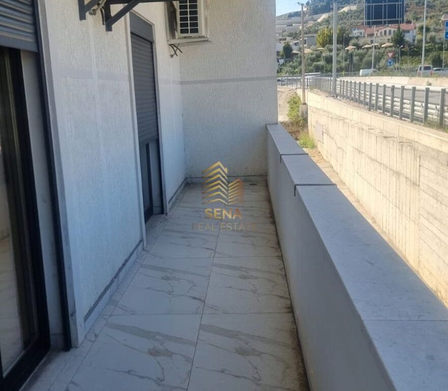 Qira, Ambient Biznesi 350m², Rrethrrotullimi i TEG,  3000 Euro/Muaj Neto
