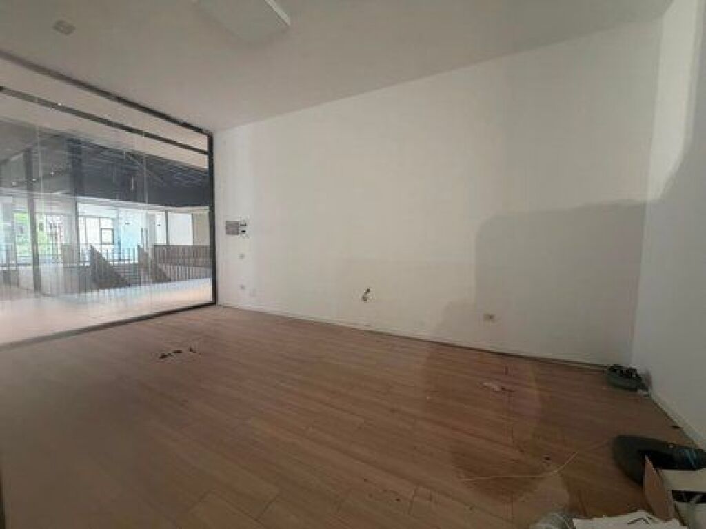 Disponojme ambient komercial per qera, Golden Tower Residence, rruga Mine Peza.