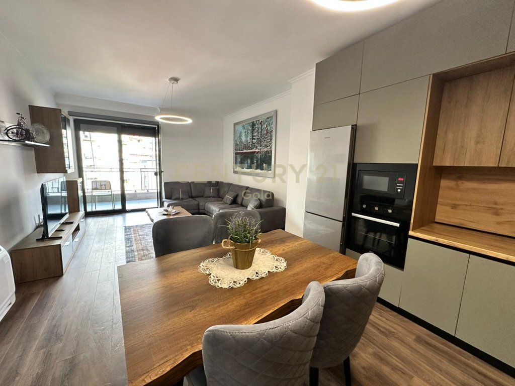 FOR RENT MODERN APARTMENT 2+1+2 + PARKING SPACE AT THE NEW MARKET! 1,300 €