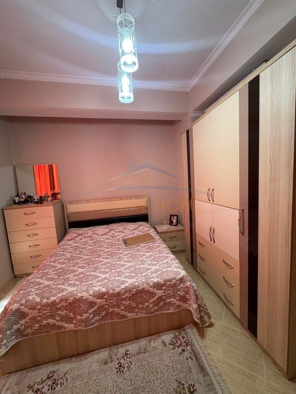 Shitet, Apartament 3+1+2, Rruga e Kavajës, Tirane