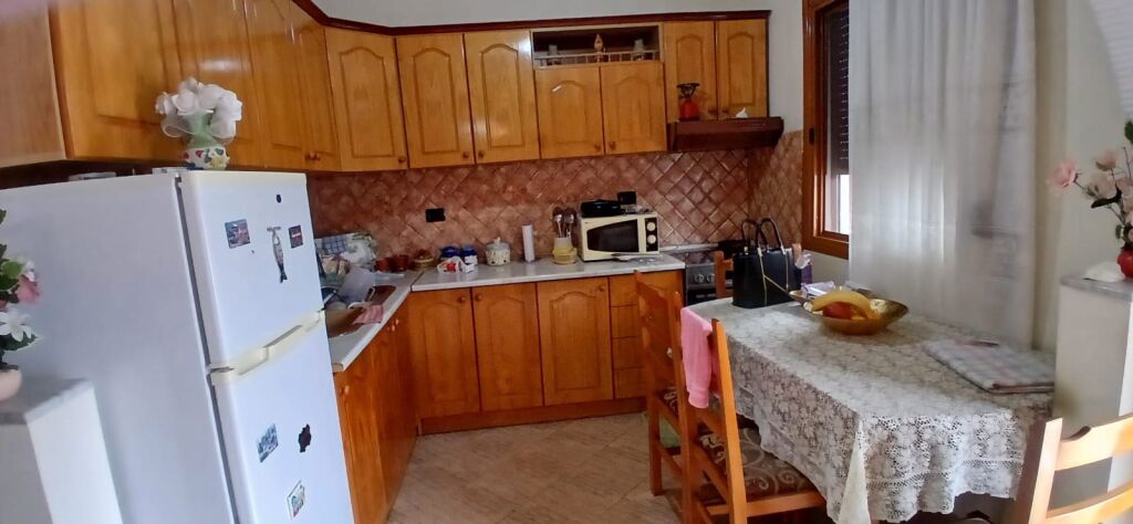 Casa privata 2+1, in affitto  Bishti Kalldremit, Vlore