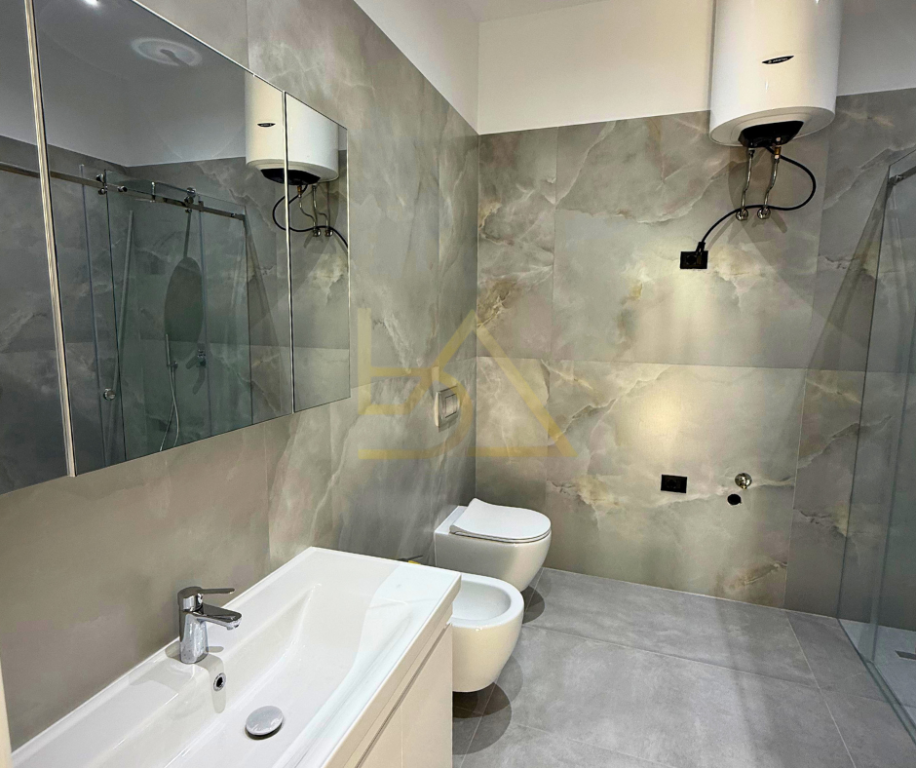 Shitet Apartament – Lungomare, Vlorë