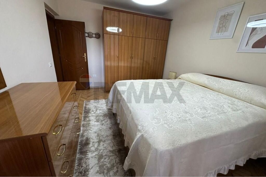 2+1 apartment for rent on Elbasani Street!
