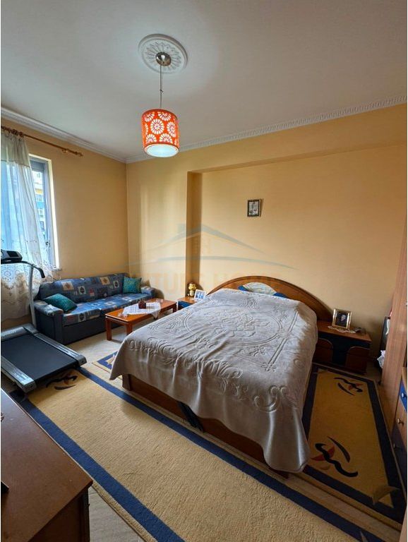 Shitet, Apartament 3+1+2, Rruga e Kavajës, Tirane