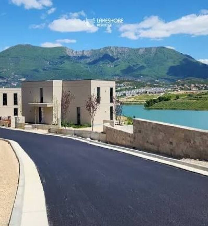 SHITET VILË ELITARE LAKE SHORE RESIDENCE 📍 Vija e Parë pranë Liqenit të Farkës, Tiranë