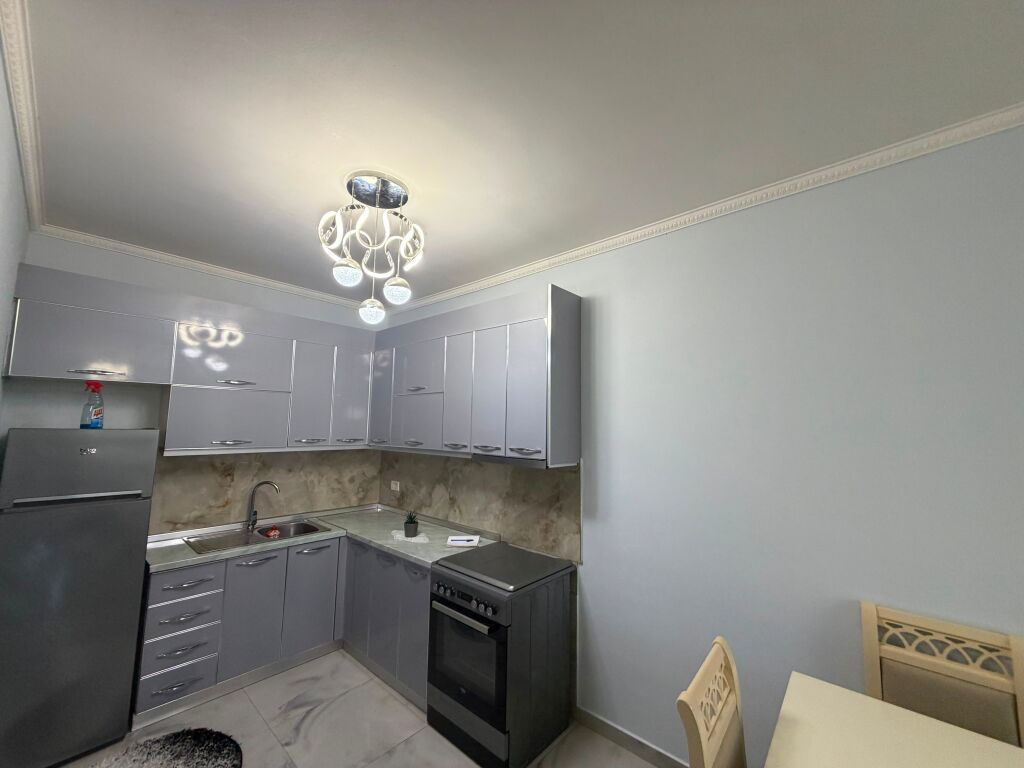 Shitet Apartament 1+1 te Rrota Kuqe