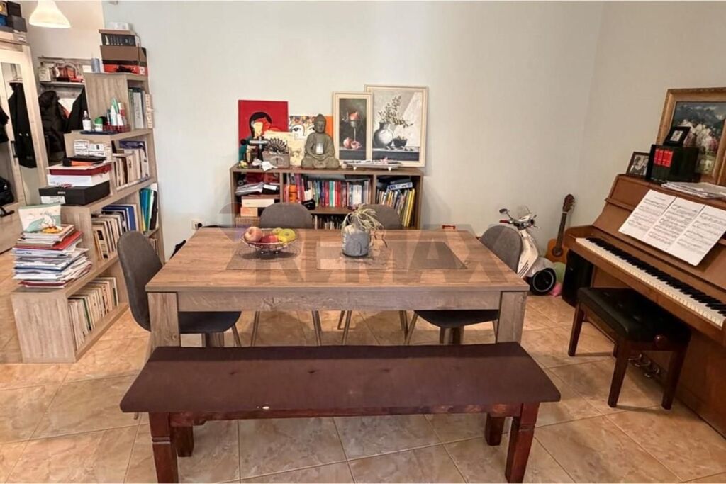 Shitet Apartament 3+1+2+Post Parkimi Te Rruga Peti
