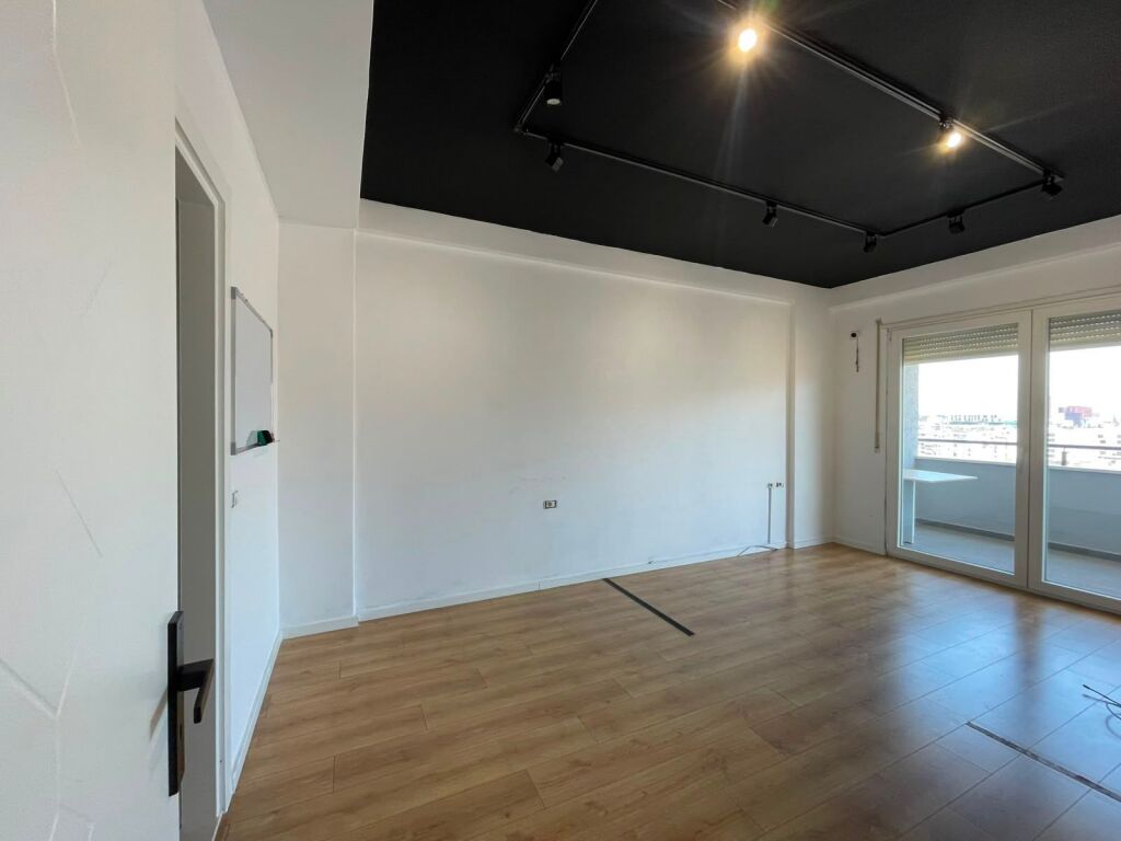 Office space for rent at Kristal Center, Paris Commune