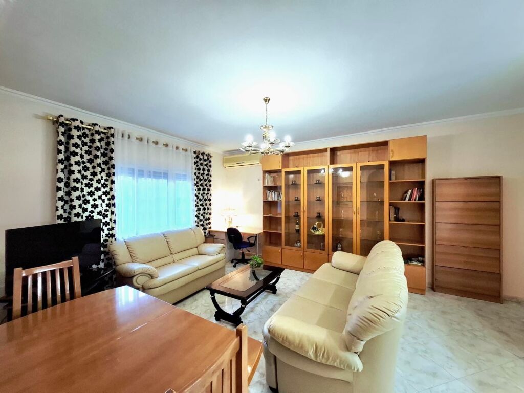 Jepet Me Qera Apartament 1+1+1 Ballkon