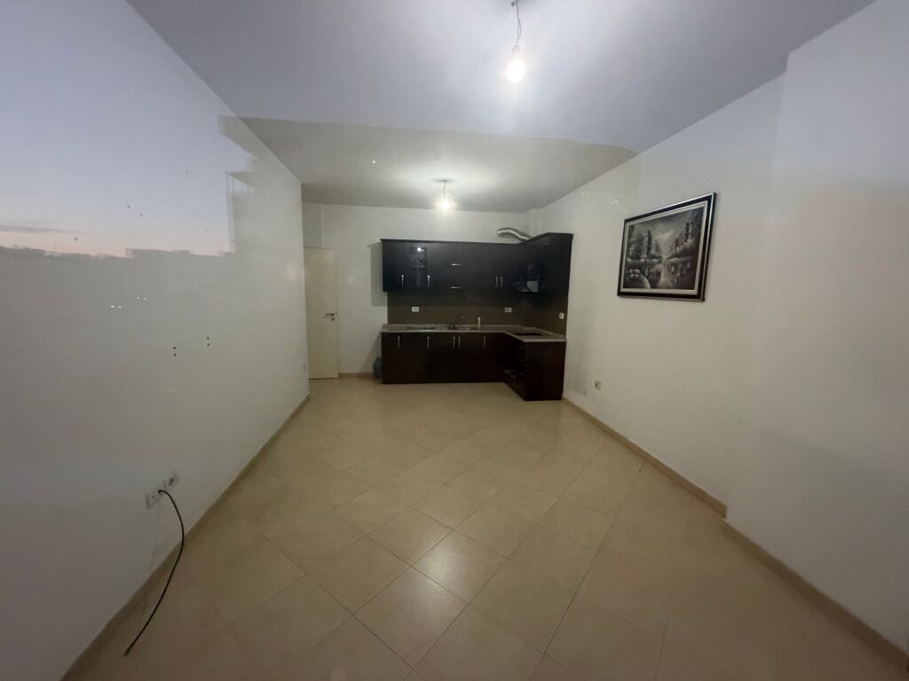 2+1, empty for residence or office, villa L Astir, 300 thousand lek