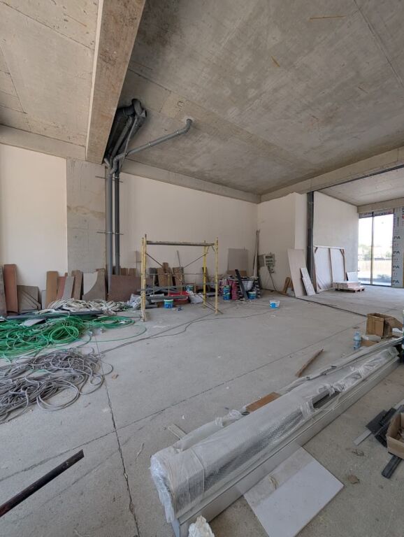 Premises for rent at the former Eagle Square near Lavender hospital !